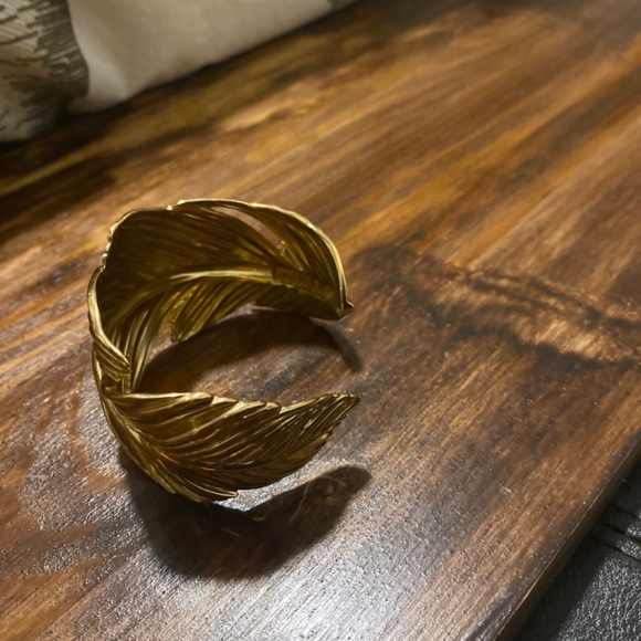 Gold leaf bracelet - Picture 2 of 3